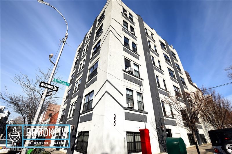 Primary Photo - 350 Manhattan Ave