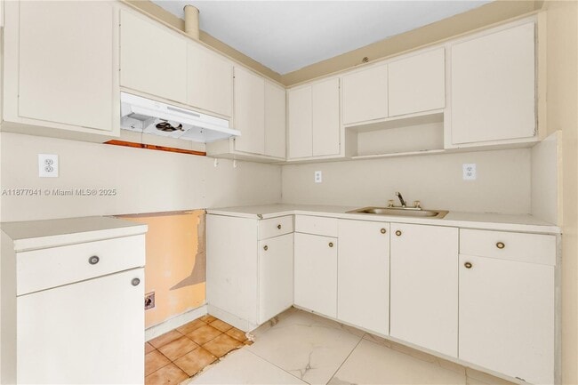 Building Photo - 5807 SW 27th St