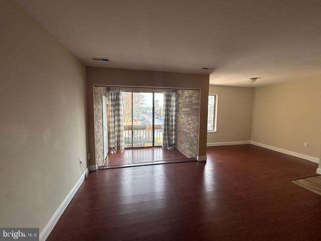 Foto del edificio - 10596 Twin Rivers Rd