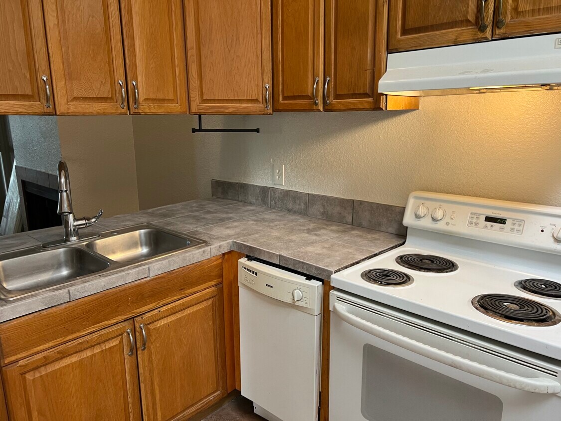 Foto principal - 415 E Thoroughbred St
