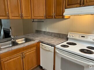 Building Photo - 415 E Thoroughbred St