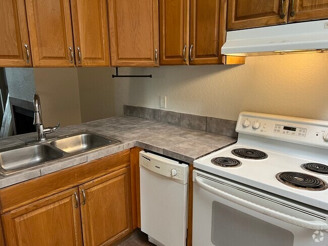 Building Photo - 415 E Thoroughbred St