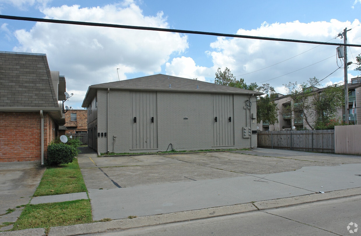 2413 Houma Blvd, Metairie, LA 70001 Apartments in Metairie, LA