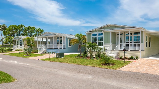 Building Photo - Blue Heron Pines