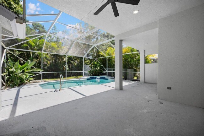 Building Photo - 204 Clocktower Dr