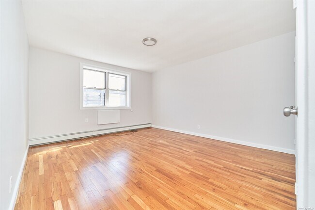Building Photo - 1283 E 56th St