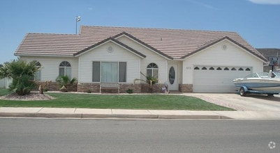 Building Photo - 831 N 100 W