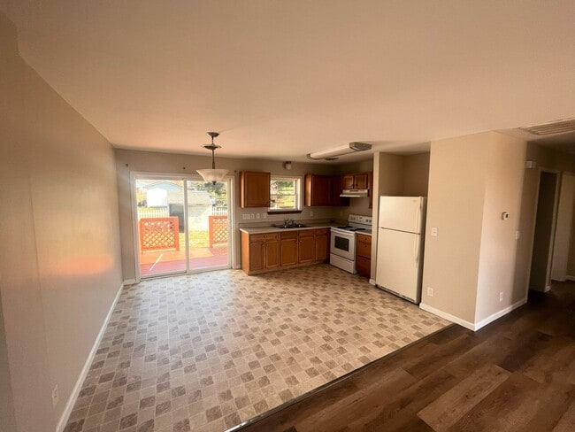 Building Photo - Duplex in McGaheysville