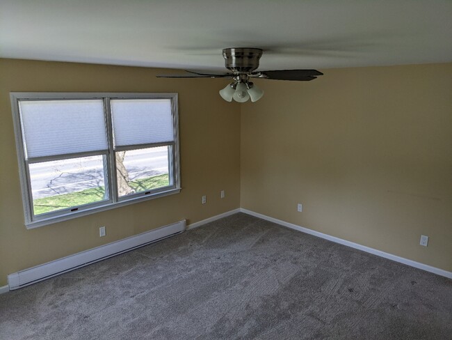 Living room / possible 3rd bedroom - 371 Elizabeth Ave