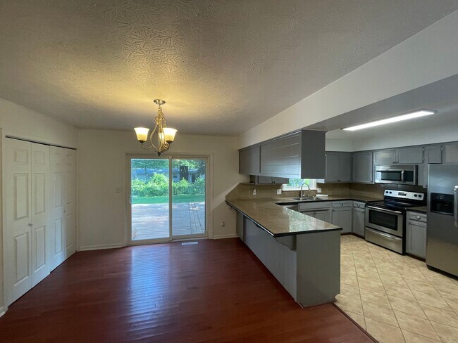 Building Photo - Beautiful 4 bed home