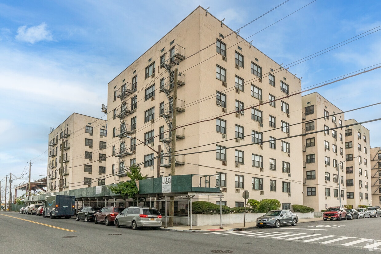 3080-3090 Voorhies Ave - Seacrest Towers