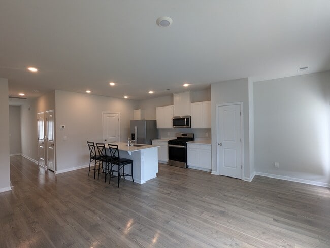 Building Photo - 645 Longtail Ln