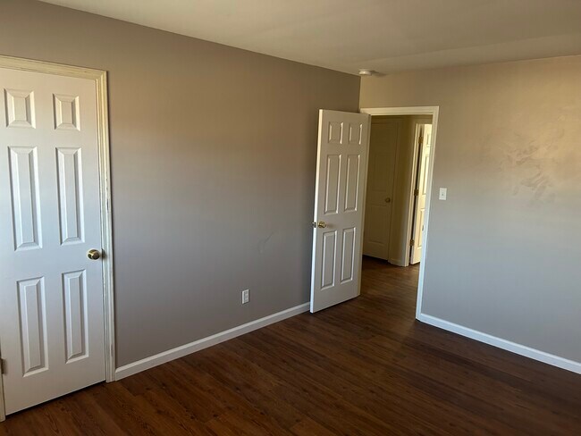 Foto del edificio - 3826 Treebrook Dr