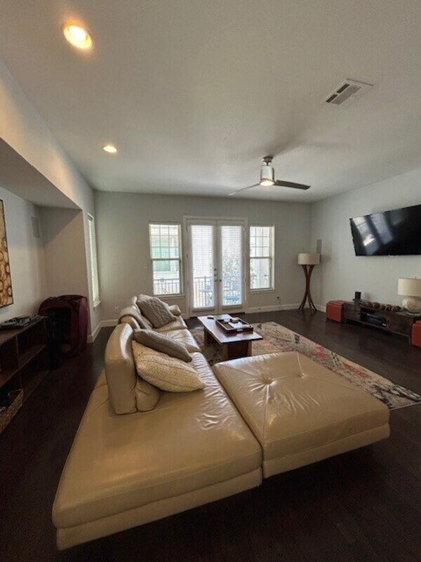 Foto del edificio - 5124 Garrett Field Ct