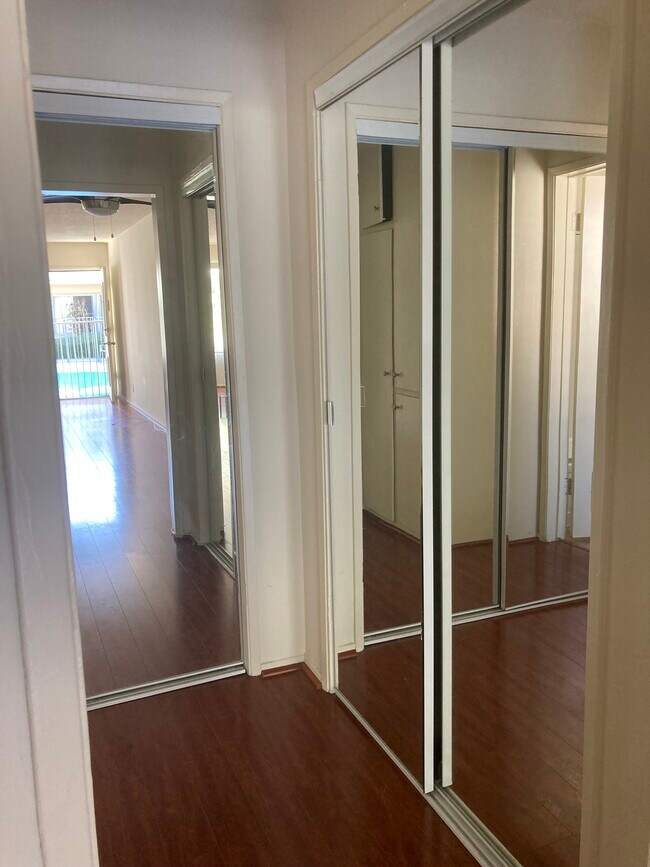 more mirrored closet doors - 3722 Bagley Ave