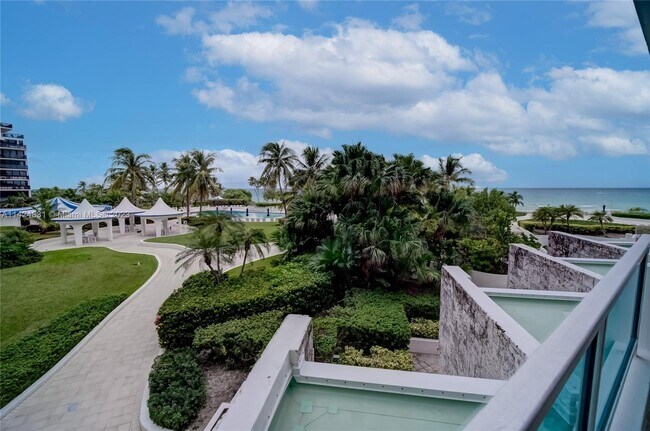 Building Photo - 5151 Collins Ave