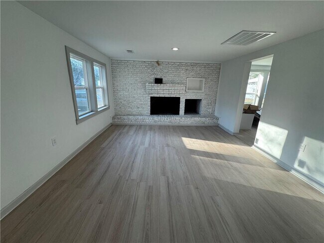 Building Photo - 1409 Allen Ave