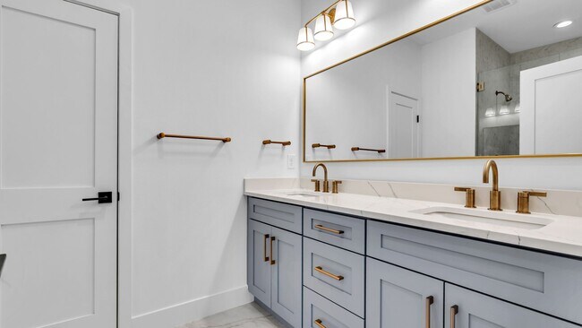 Foto del edificio - Gorgeous Brand New Custom 4/3.5 Townhomes ...