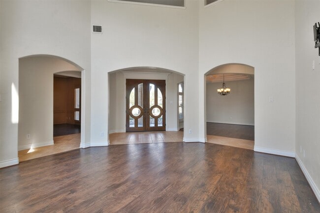 Building Photo - 8114 Hideaway Lake Cir