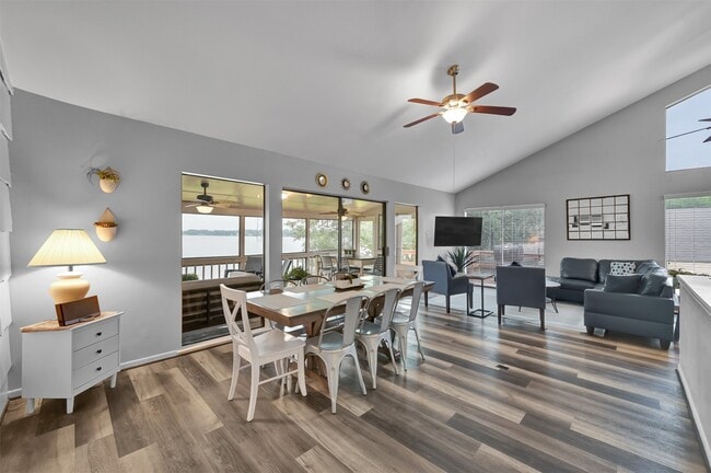 Foto del edificio - 124 April Point Dr N