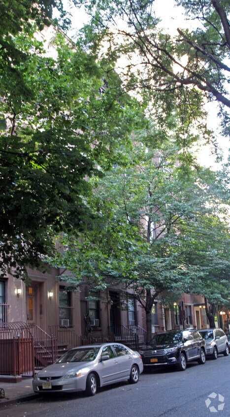 Foto del edificio - 328 E 84th St