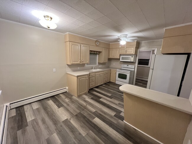 Kitchen - 136 Hall St