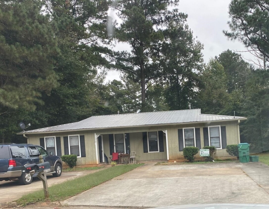 160 Pine Terrace Unit 160, Palmetto, GA 30268 Room for Rent in