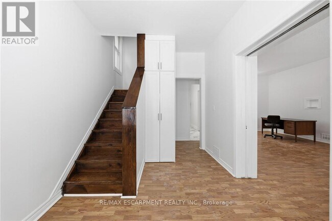 Photo du bâtiment - 51 Barnesdale Ave S