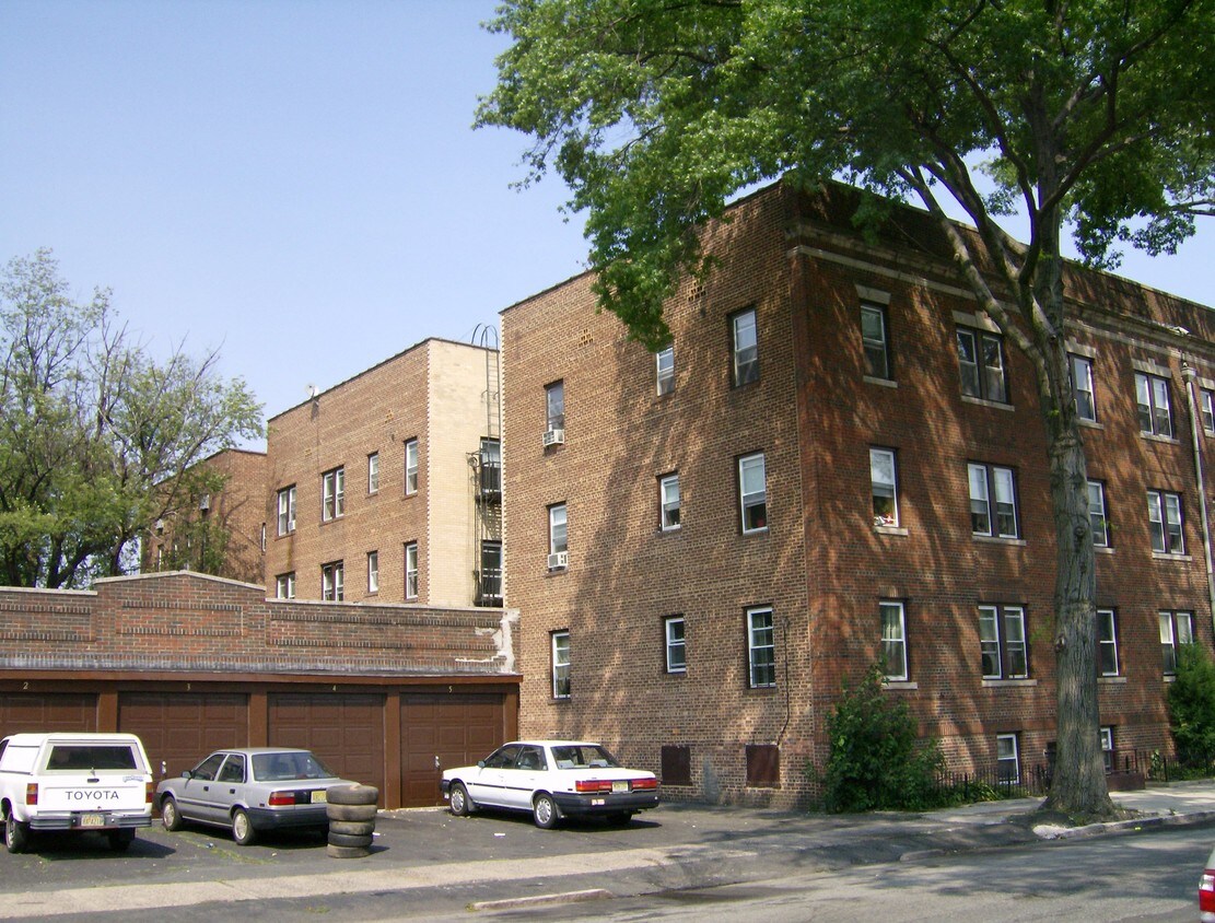 Building Photo - 781 Sanford Ave