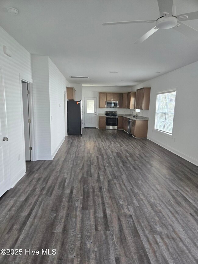 Building Photo - 813A Sarah Rebecca Dr