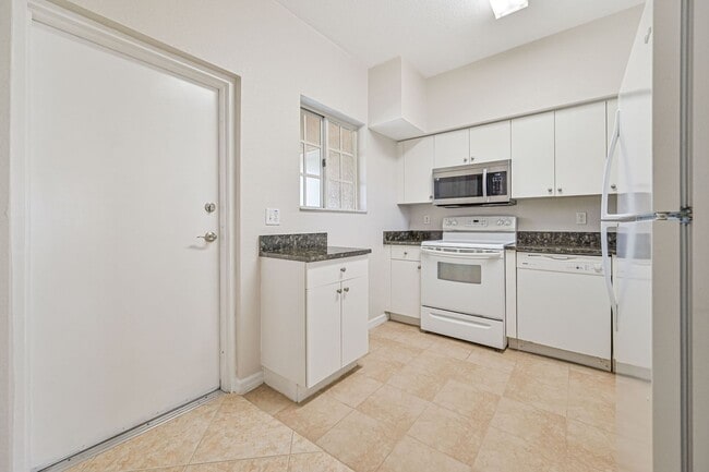 Building Photo - ~ Condo in The Cove Fort Myers ~