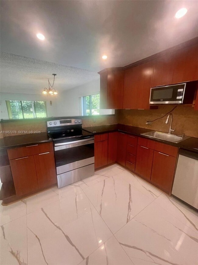 Foto del edificio - 403 Lakeview Dr