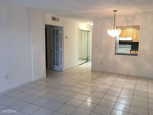 Building Photo - 1085 W 68th St
