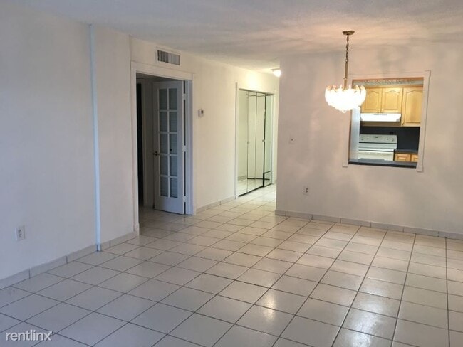Foto del edificio - 1085 W 68th St