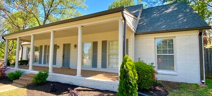 Building Photo - 2420 Stratfield Dr