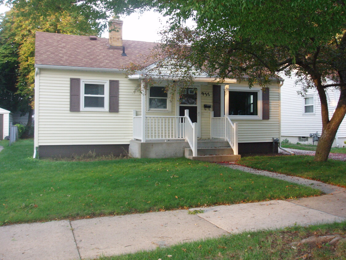 Front of house view - 937 California St NW