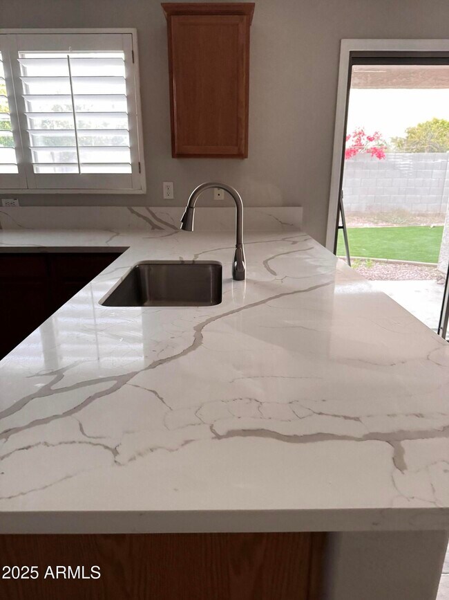 Foto del edificio - 2719 S Sailors Way