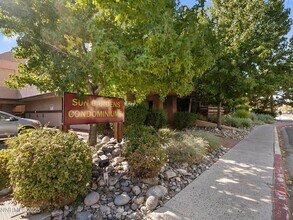 Building Photo - 3095 Lakeside Dr