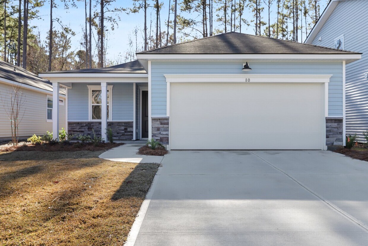 Foto principal - "Charming 4 Bed/2 Bath Home in Bluffton, S...