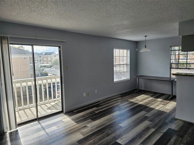 Foto del edificio - 2750 Holly Hall St