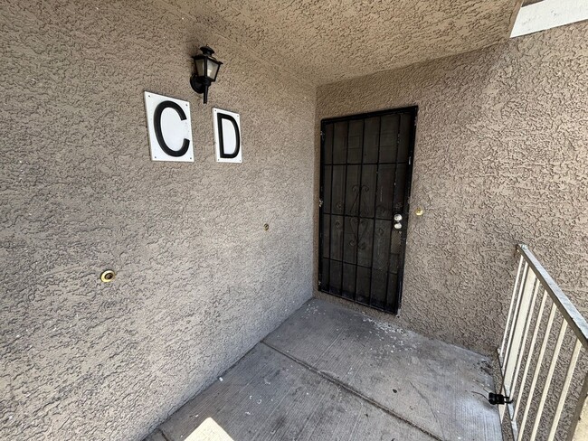 Foto del edificio - 6208 Yerba Ln