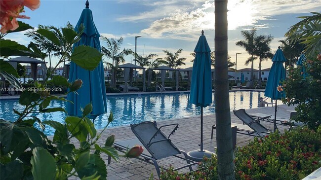 Foto del edificio - 10948 W 32nd Ln