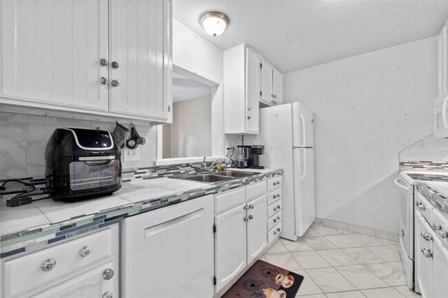 Foto del edificio - 1705 San Sebastian Ln