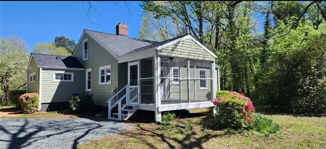 Foto del edificio - 234 S Peace Haven Rd