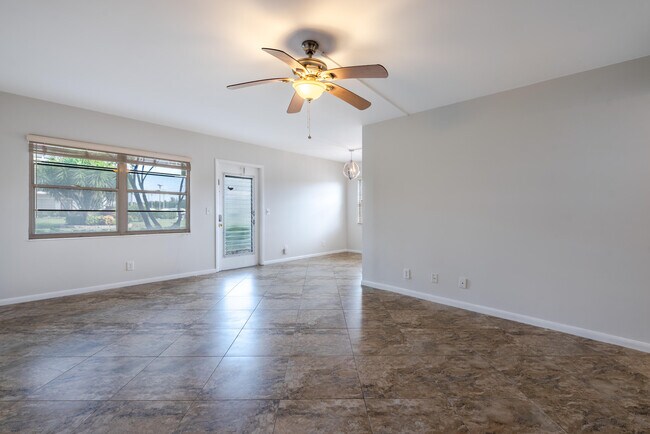 Building Photo - 463 Fanshaw L