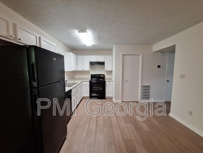Building Photo - 6562 Carriage Ln