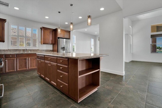 Foto del edificio - Spectacular home located in Oakwood Lake G...