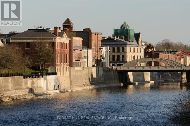 Photo du bâtiment - 12 Water St N