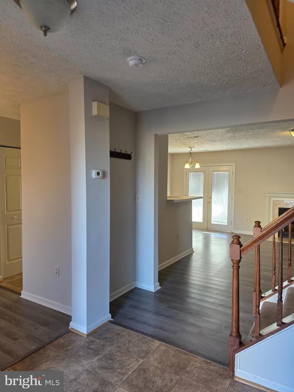 Building Photo - 528 Cromwell Ct