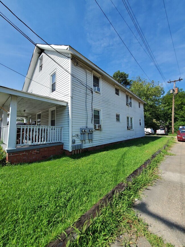 Building Photo - 1261 N King Street